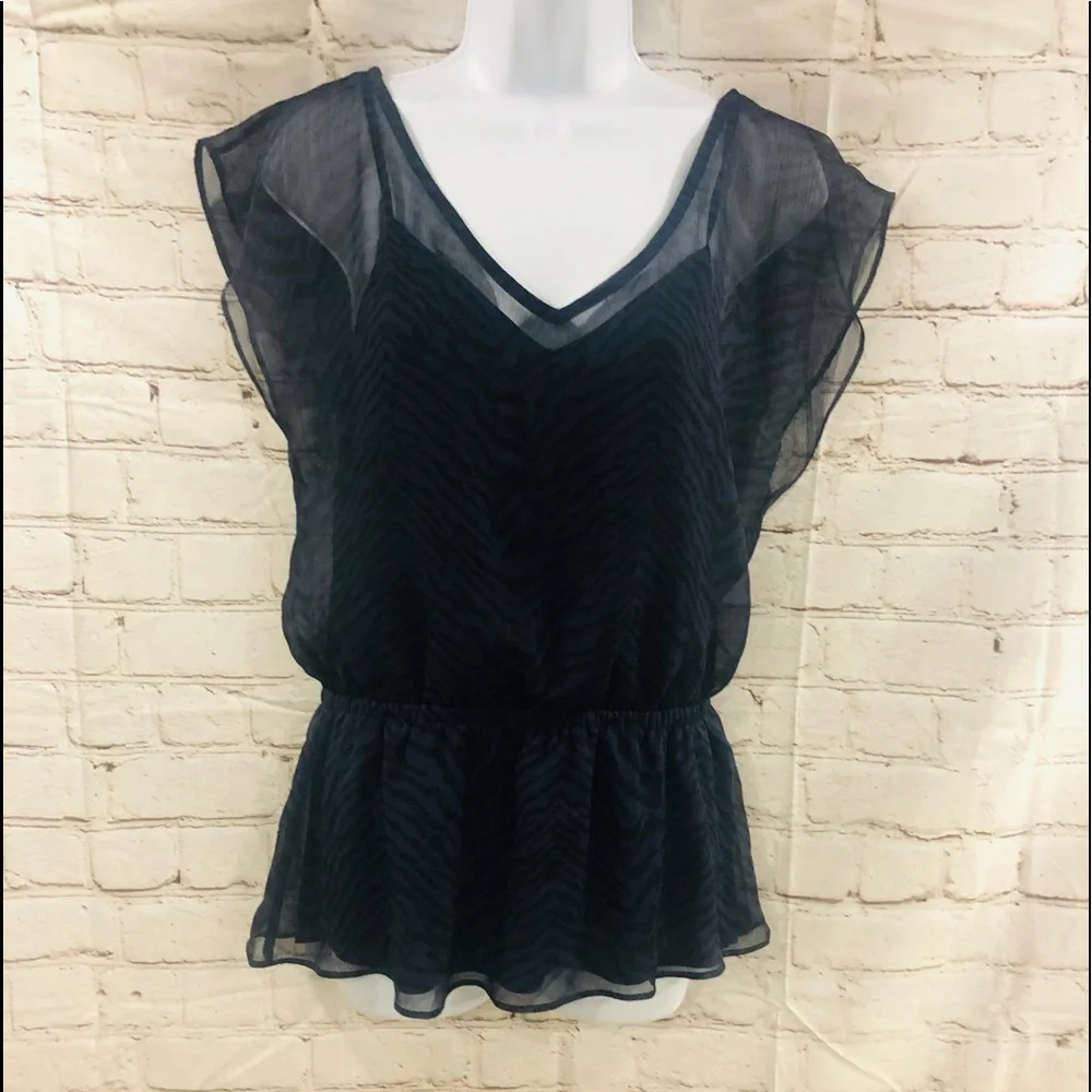 ❌SOLD❌❤️‍🔥Express❤️‍🔥Gorgeous Double V-Neck Blouse❤️‍🔥Measurements in P - Picture 2 of 14